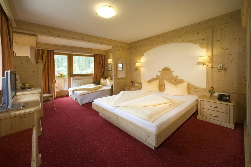 Alpenhotel Tirolerhof Gerlos Chambre photo